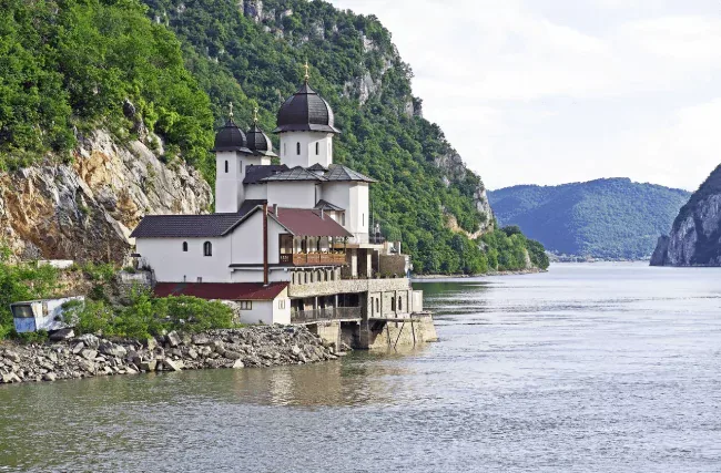 Is Romania dangerous for tourists? cover image