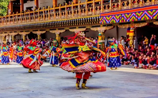 Festival Paro Tsechu de Bután: Cultura y Espiritualidad cover image