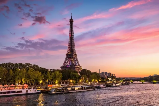 Descubre los Mejores Lugares Turísticos de Francia cover image